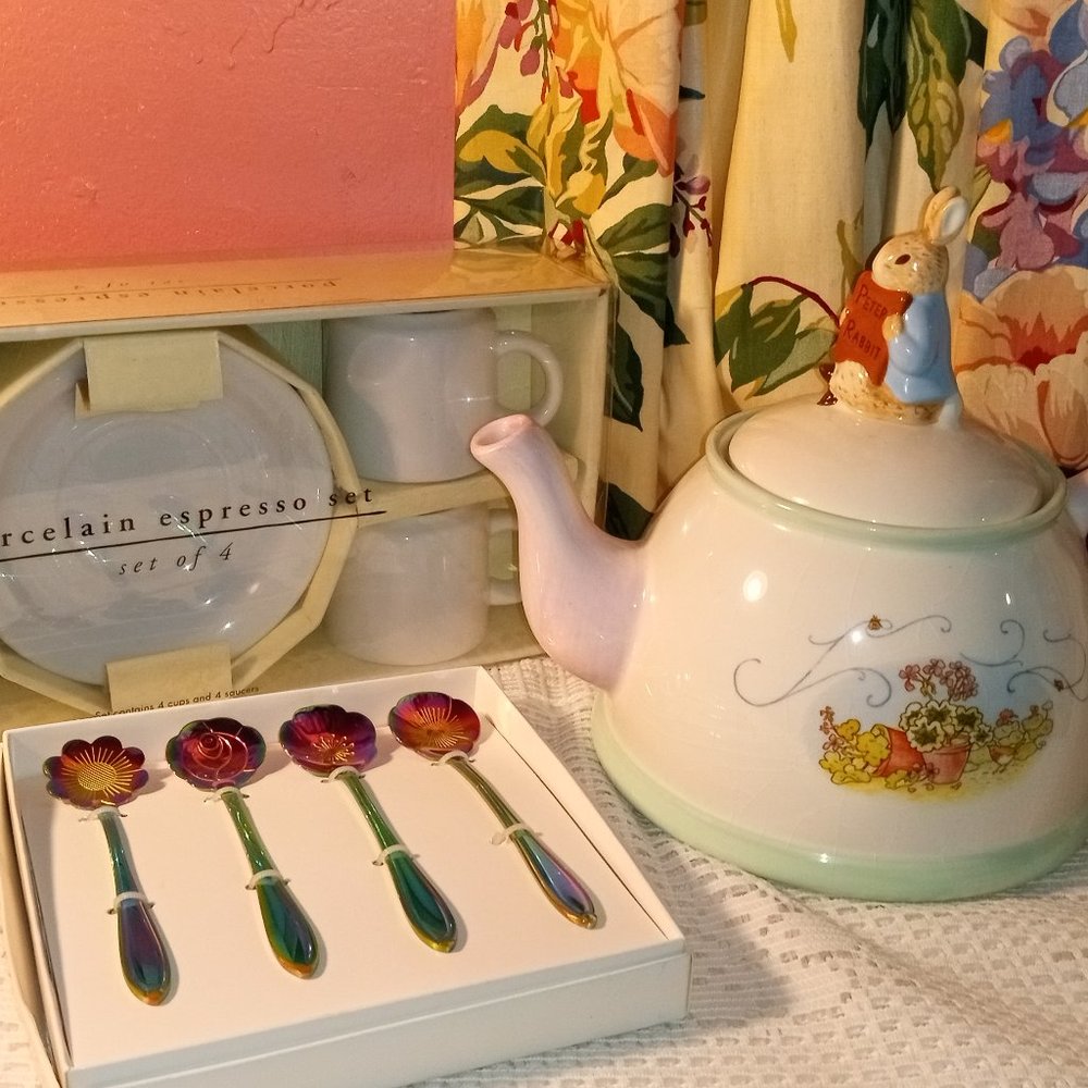 BUNNY TEAPOT WITH PORCELAIN ESPRESSO SET OF 4 WITH FLOWER SPOON SET